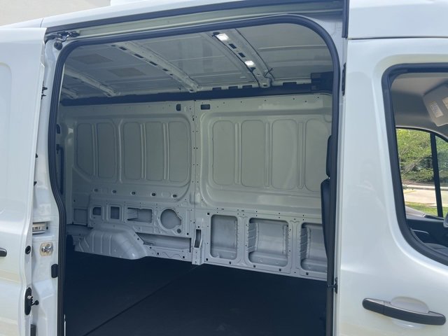 New 2023 Ford E-Transit Medium Roof image 17
