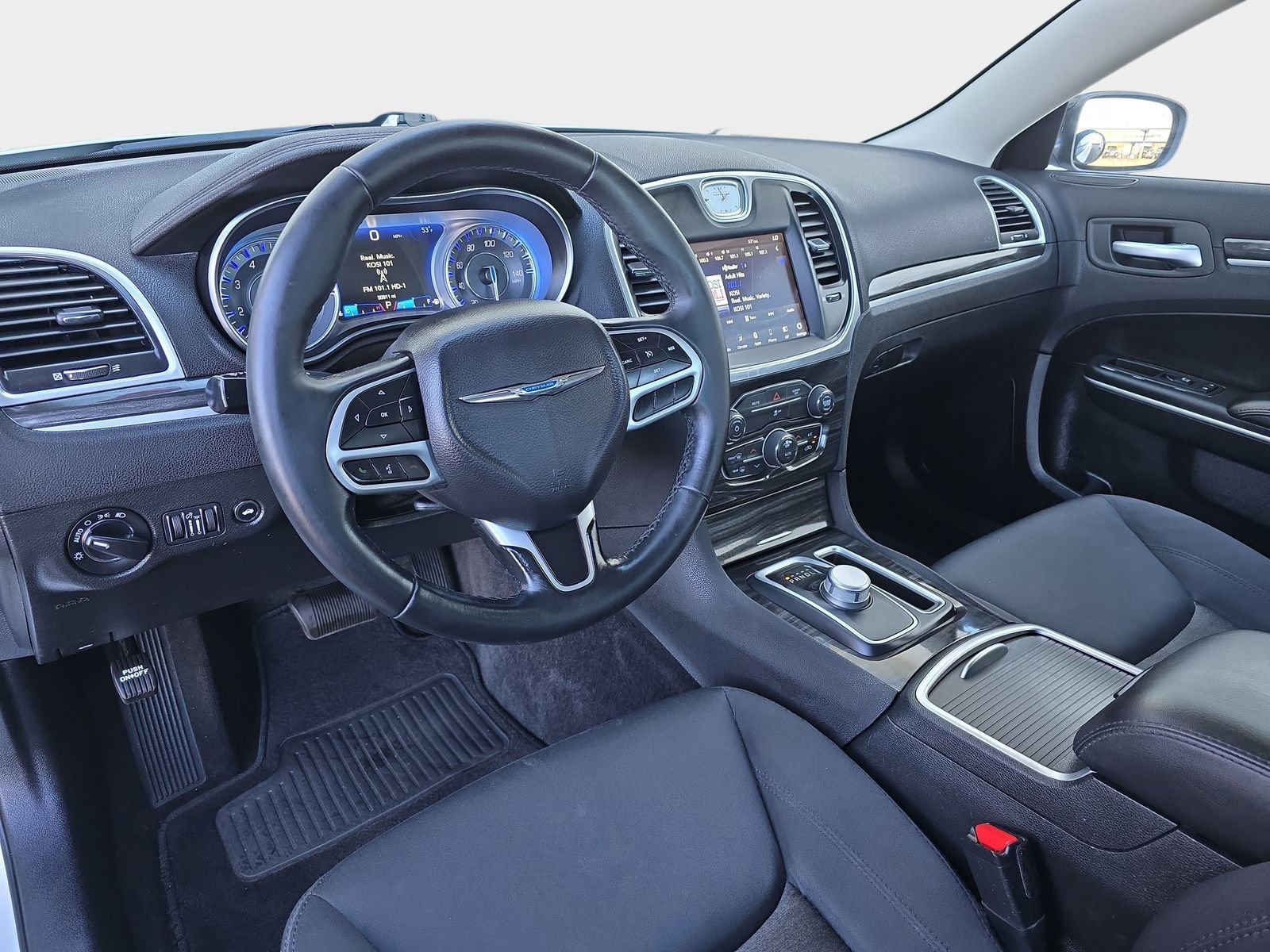 Used 2018 Chrysler 300 Touring w/ Sport Appearance Package image 18