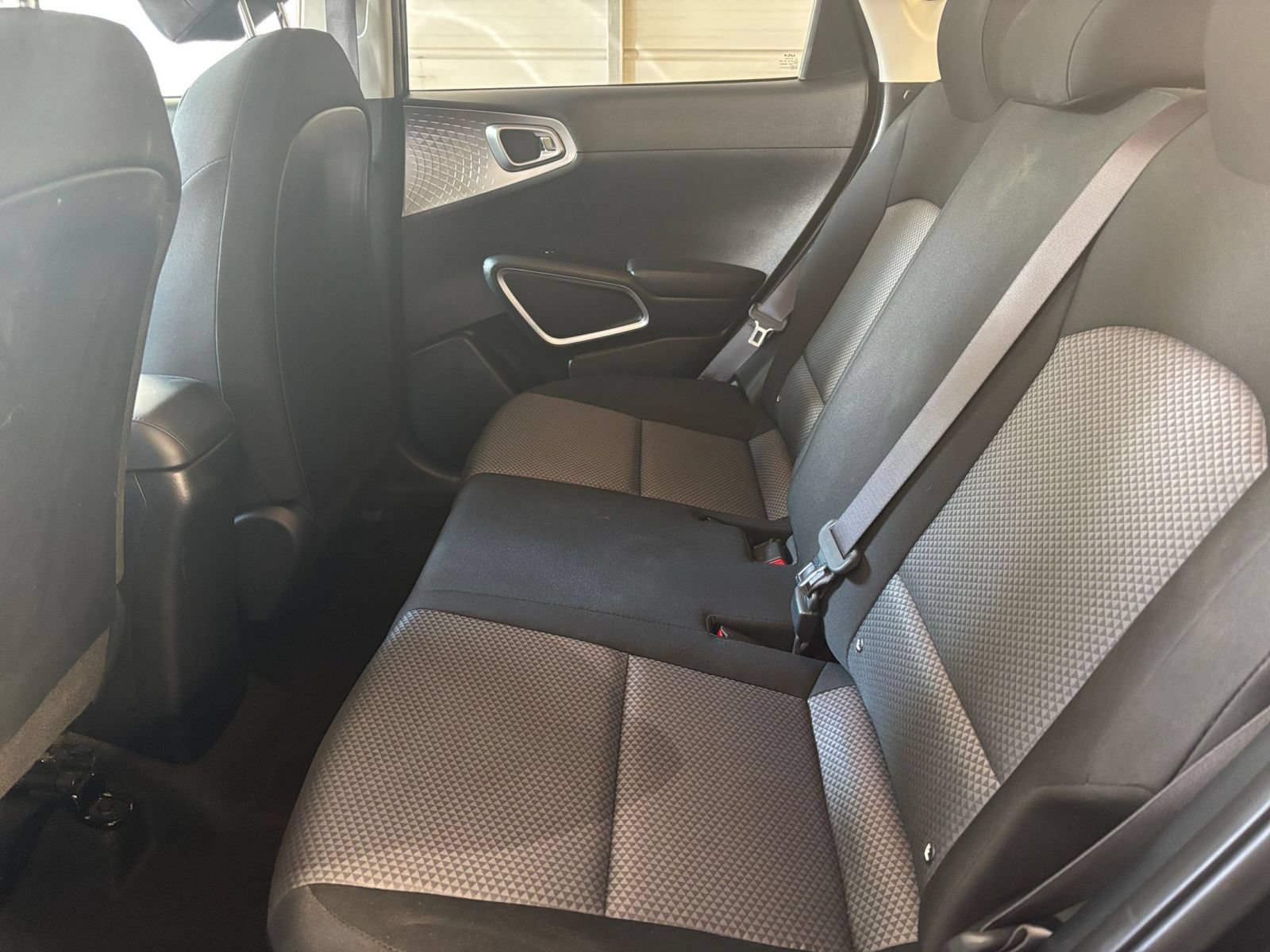 Used 2025 Kia Soul LX w/ LX Technology Package FWD image 21