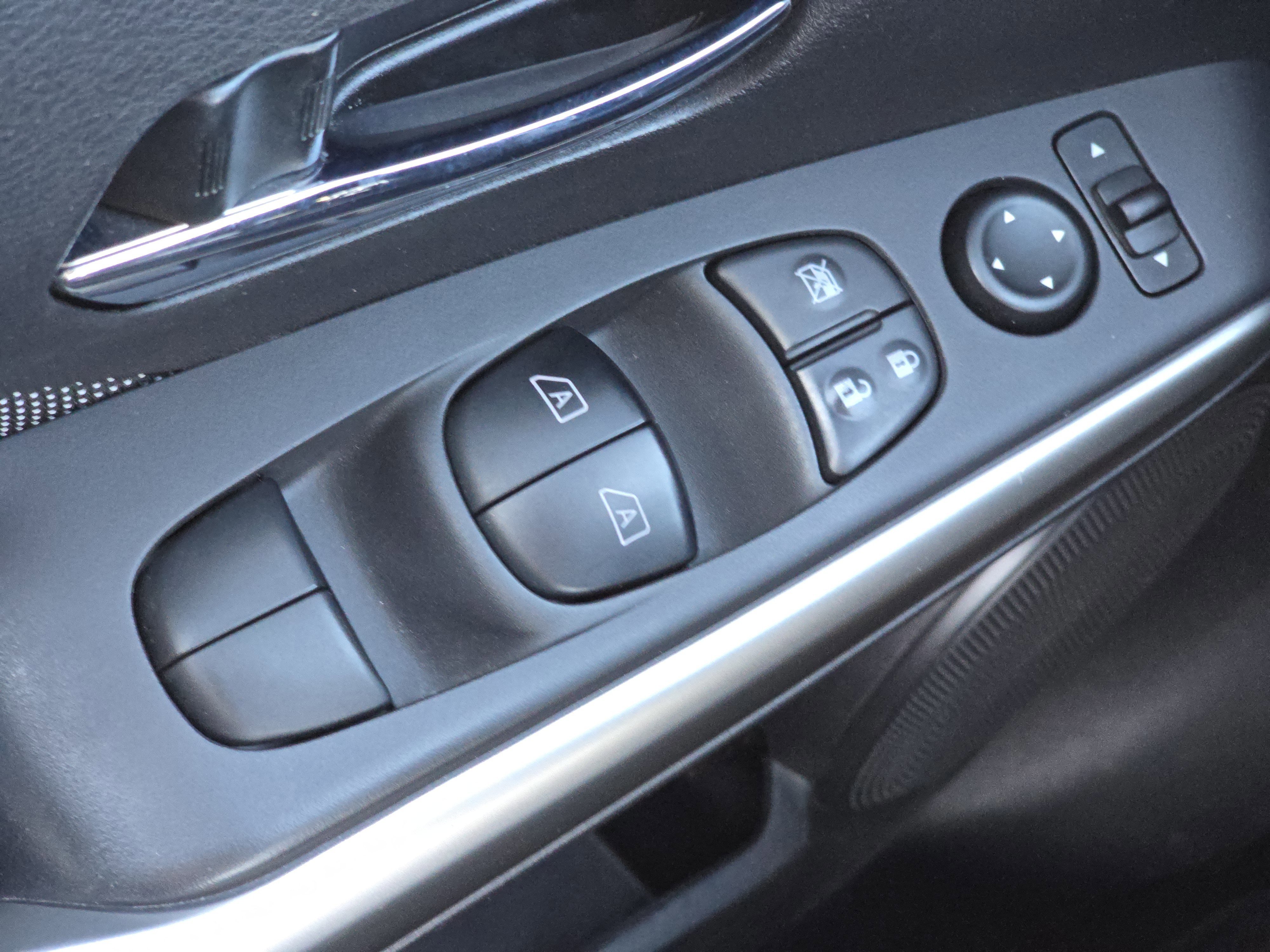 Used 2019 Nissan Kicks SV w/ Exterior Package image 14