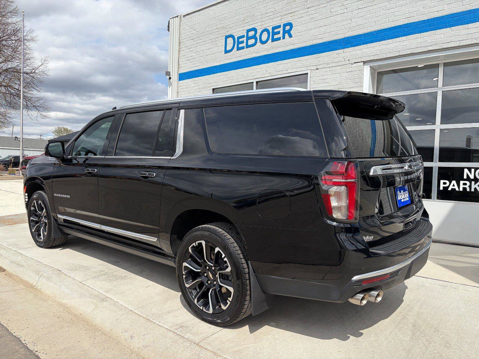 Used 2023 Chevrolet Suburban High Country AWD/4WD image 3