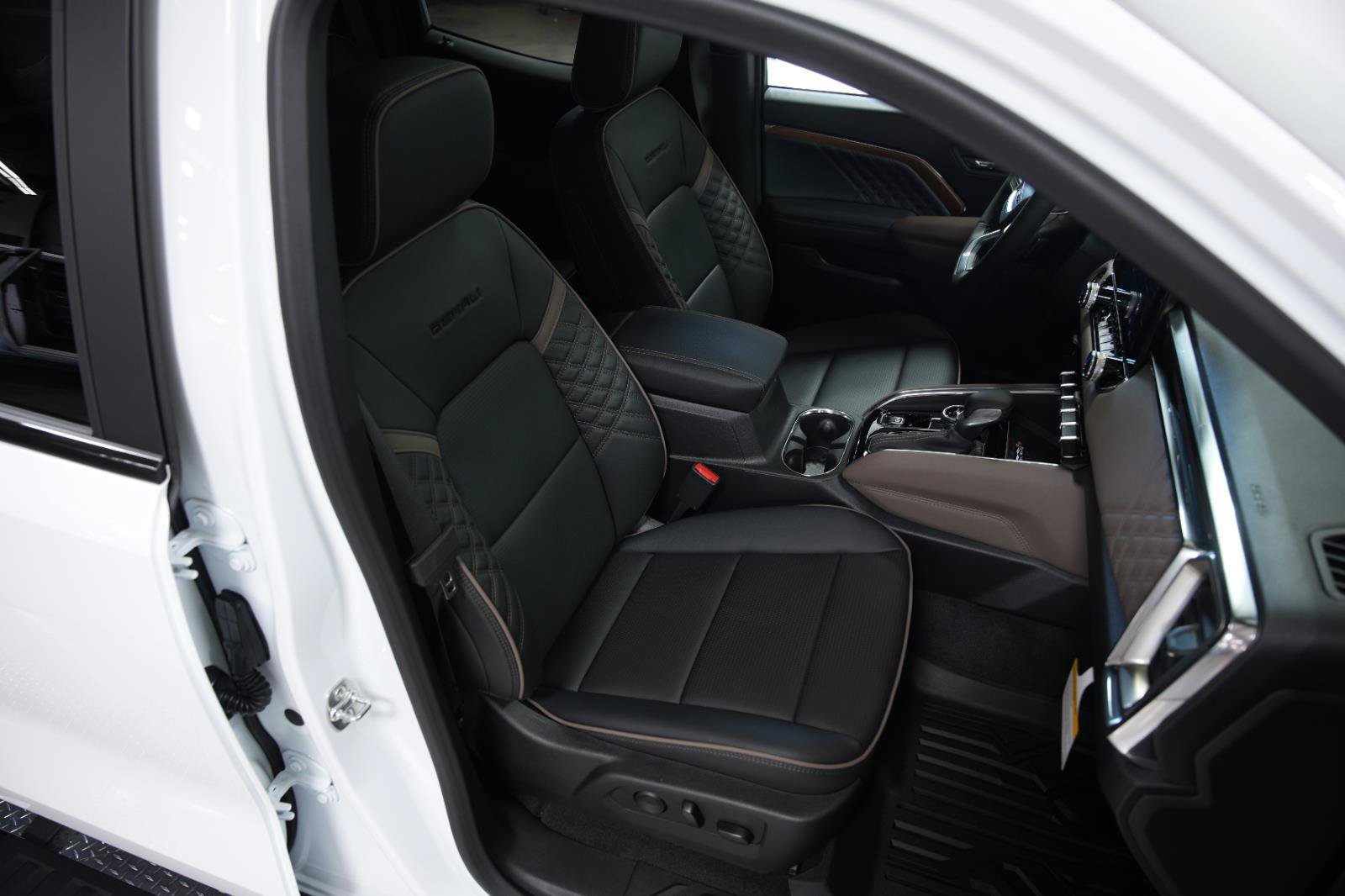 New 2026 GMC Canyon Denali AWD/4WD image 15