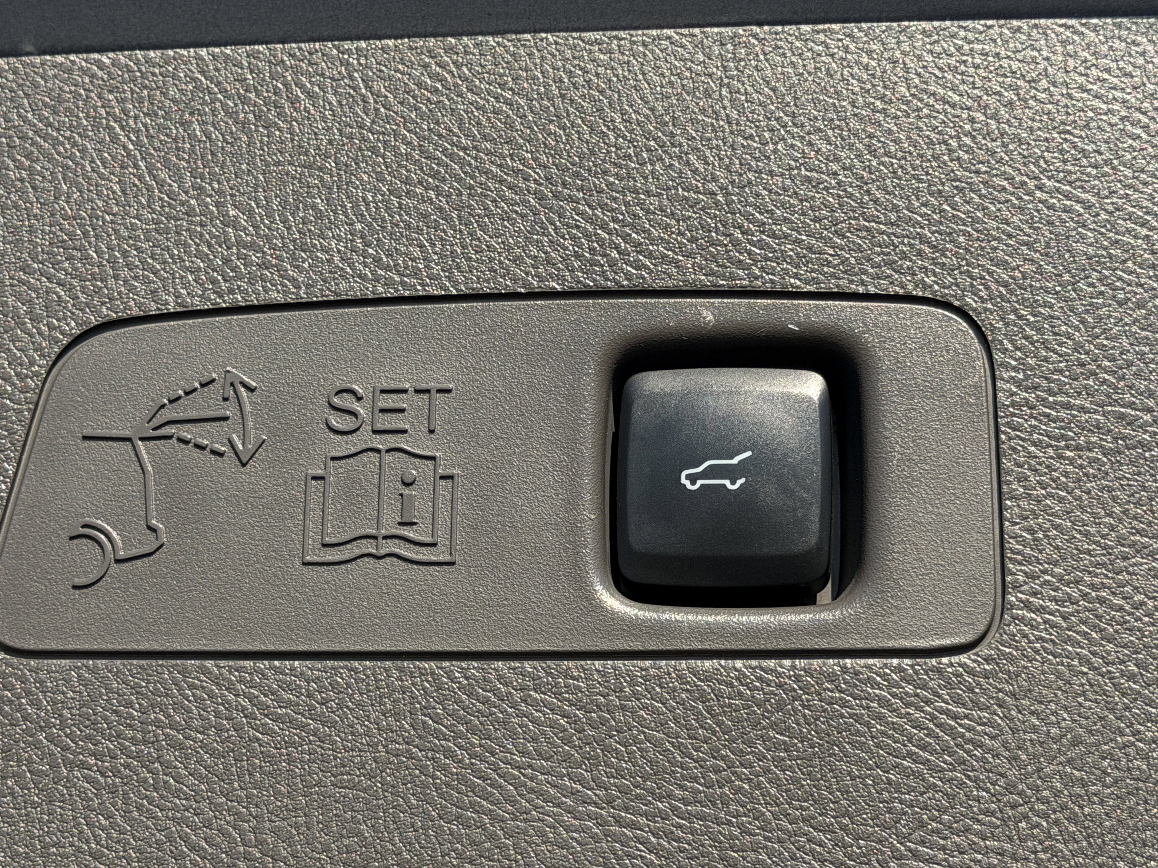 Used 2022 Lincoln Corsair Reserve w/ Equipment Group 201A image 10