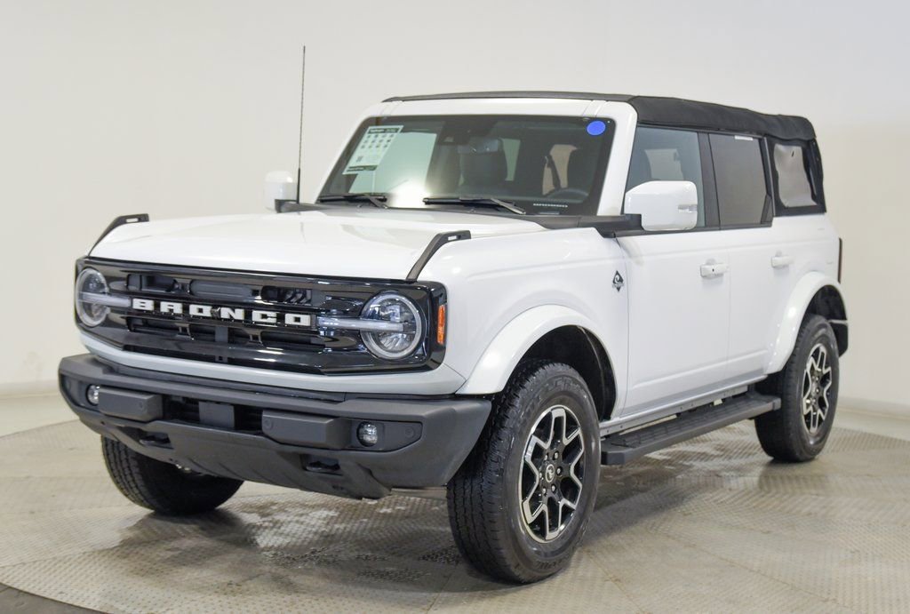 Used 2024 Ford Bronco Outer Banks image 6