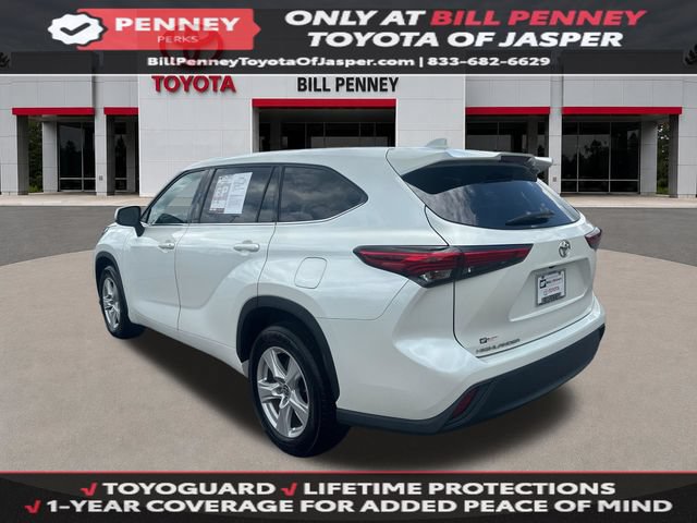 Used 2021 Toyota Highlander L FWD image 3