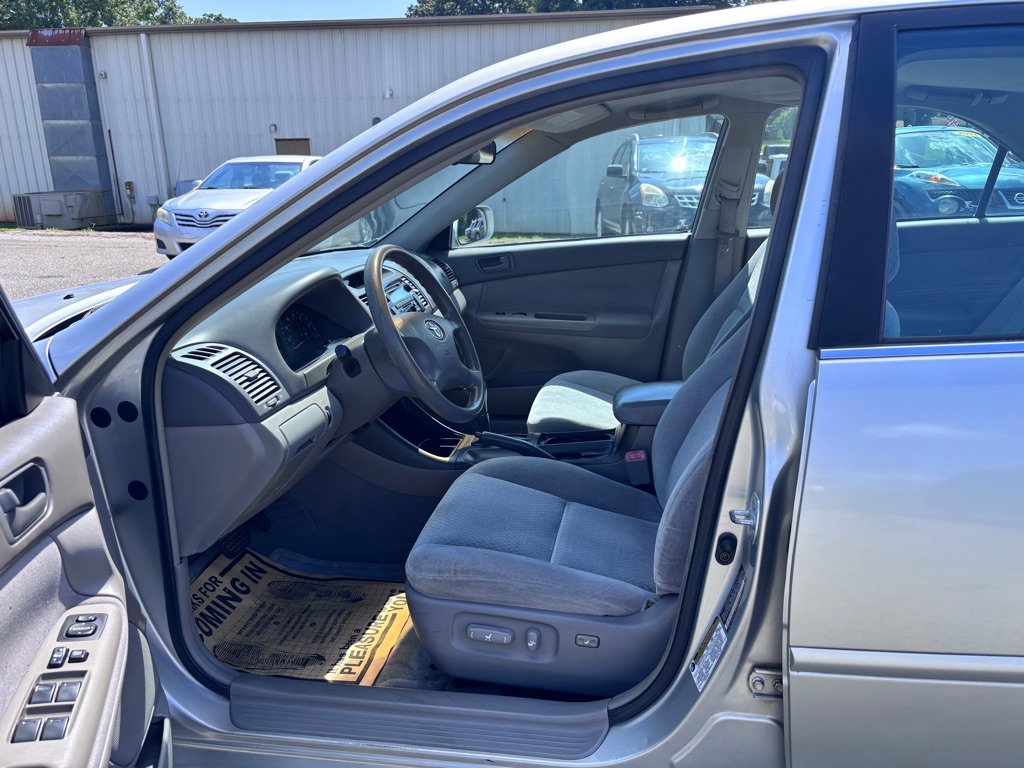 Used 2004 Toyota Camry FWD image 10