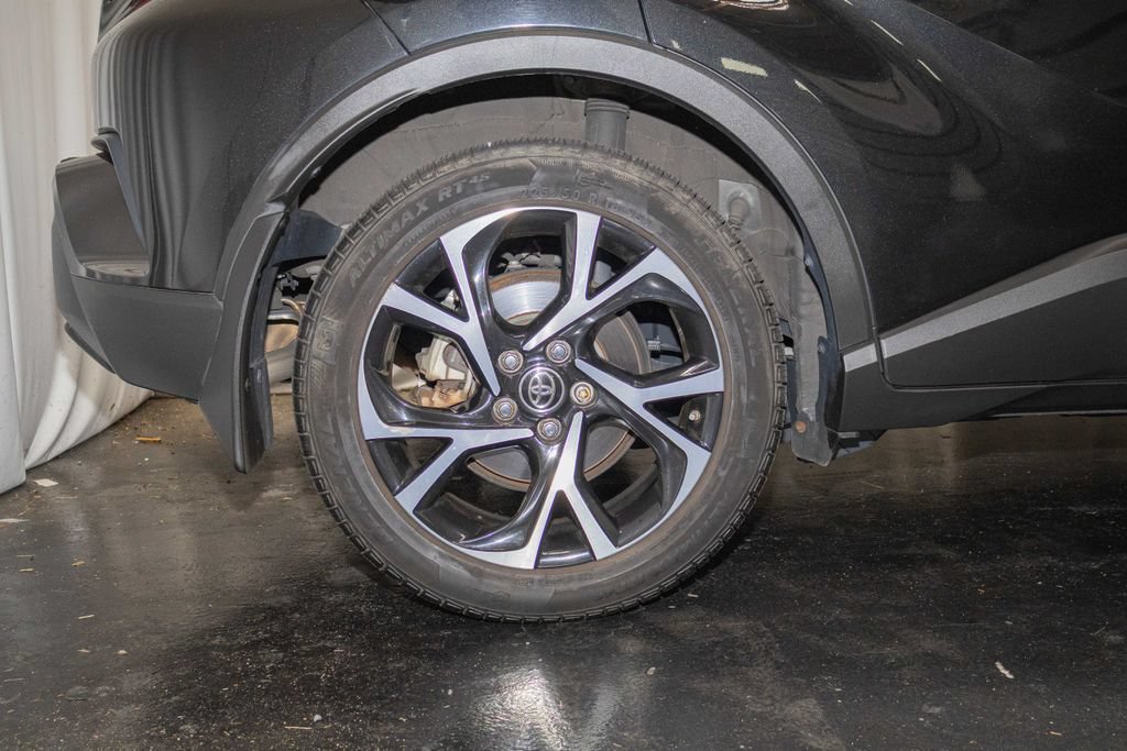 Used 2020 Toyota C-HR XLE FWD image 7