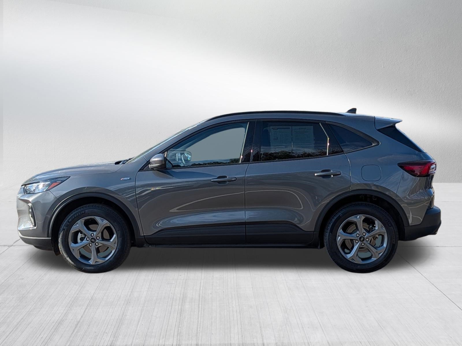 Used 2025 Ford Escape ST-Line Select AWD/4WD image 4