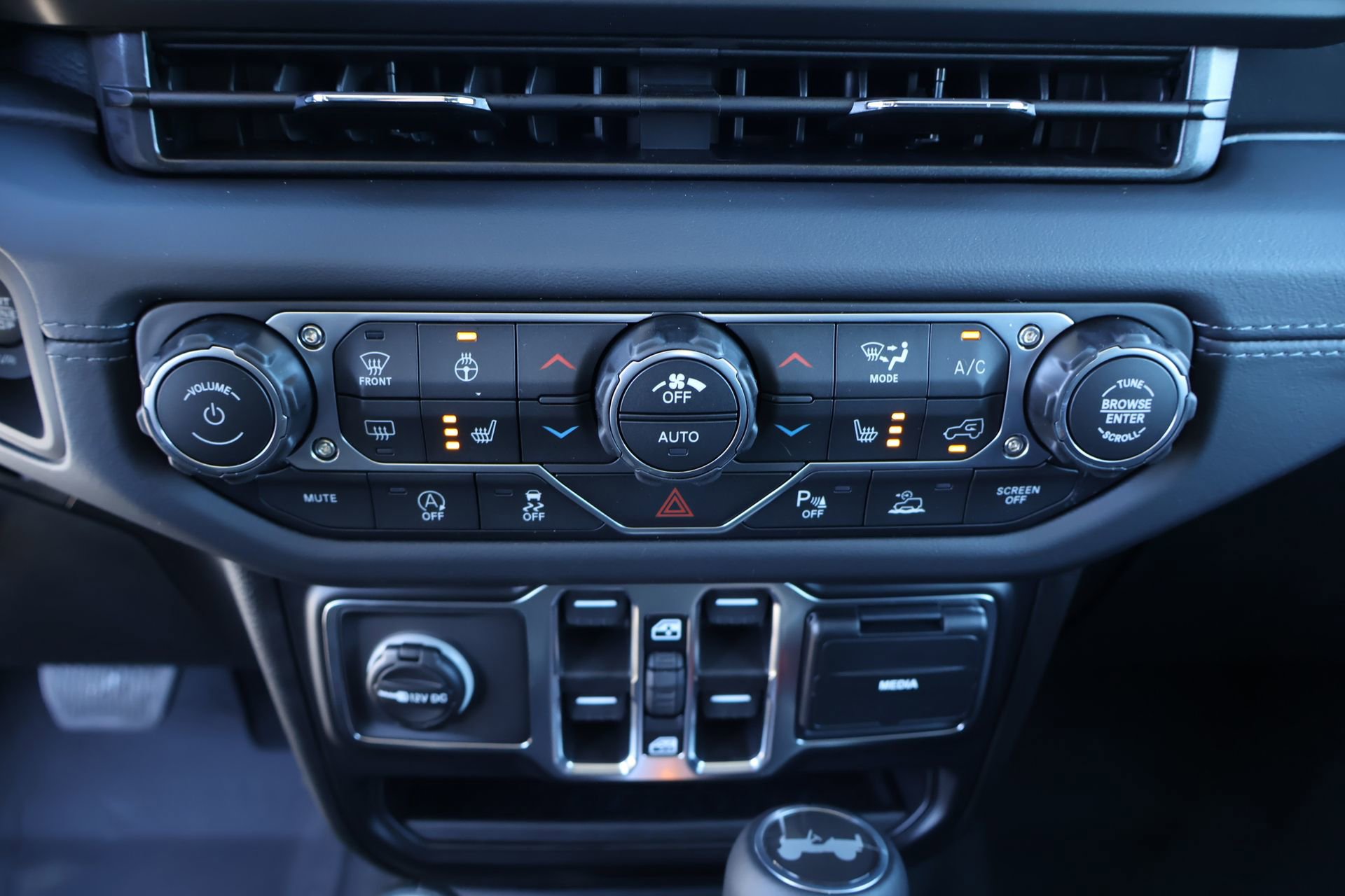 New 2026 Jeep Wrangler Unlimited Sahara AWD/4WD image 8