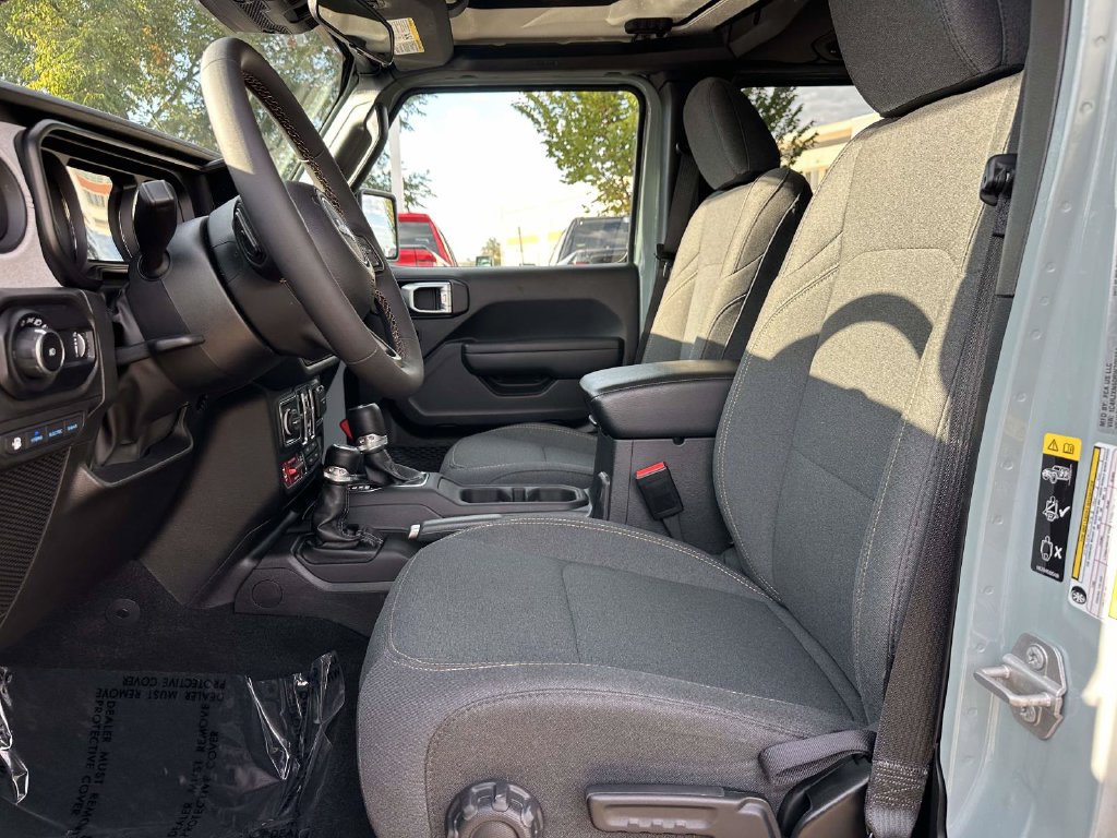 Used 2024 Jeep Wrangler Unlimited AWD/4WD image 14
