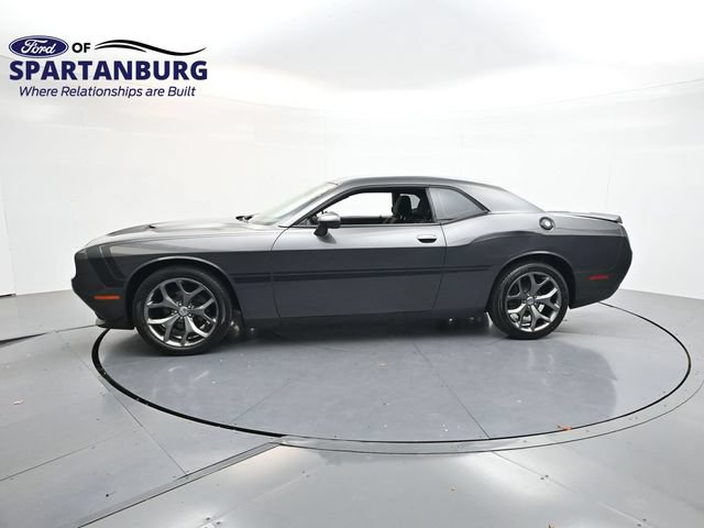 Used 2016 Dodge Challenger SXT w/ Driver Convenience Group RWD image 4