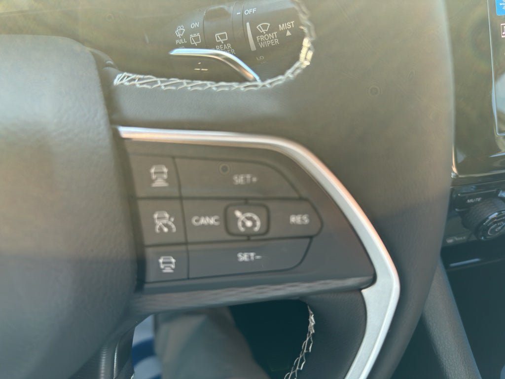 New 2025 Jeep Grand Cherokee Altitude RWD image 14