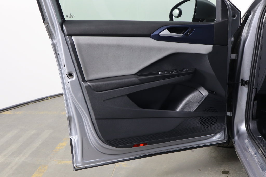 Used 2023 Volkswagen Taos SE FWD image 18