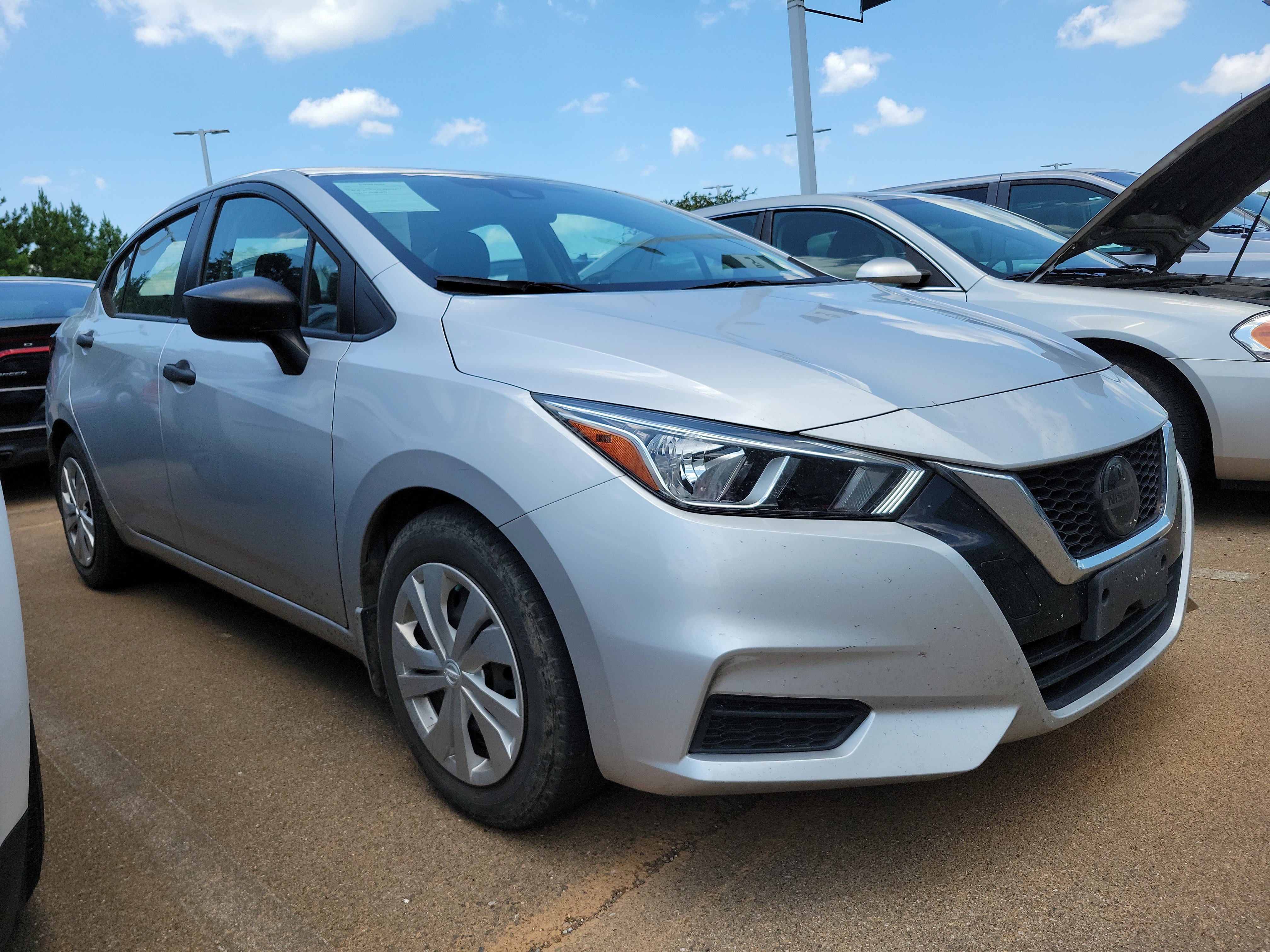 Used 2020 Nissan Versa S FWD image 3
