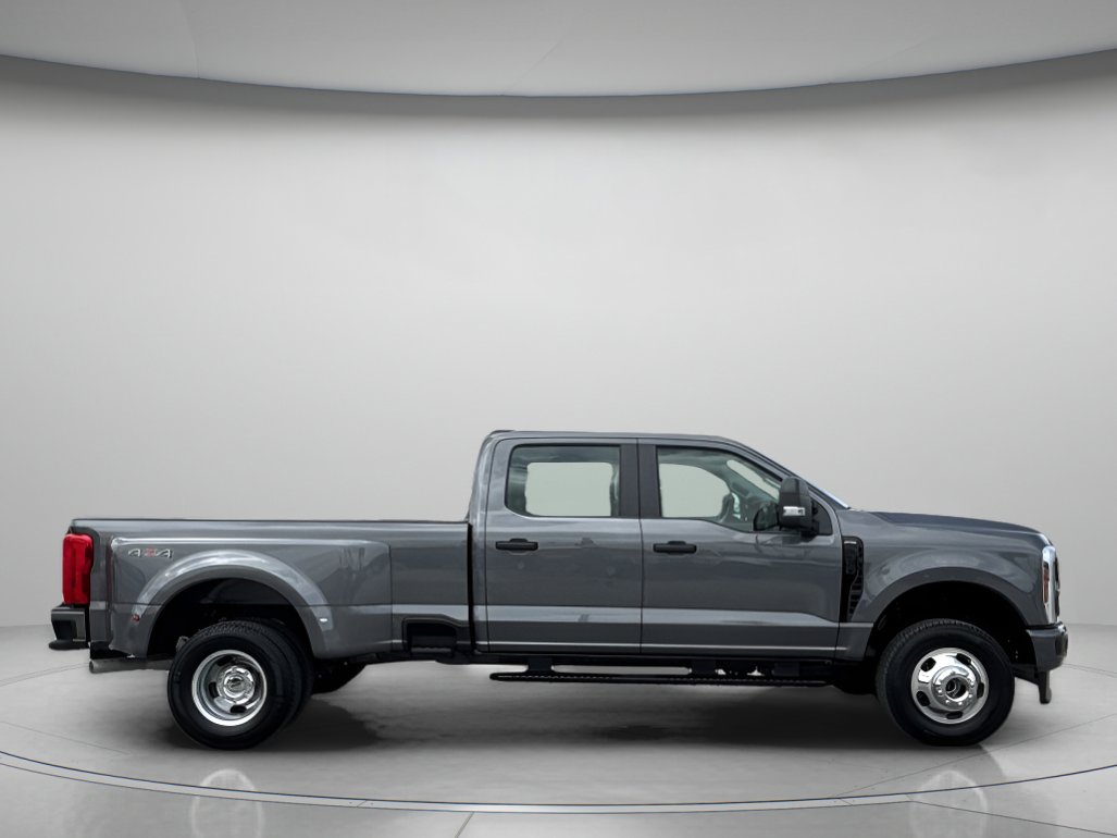 Used 2026 Ford F350 XL w/ STX Appearance Package AWD/4WD image 2