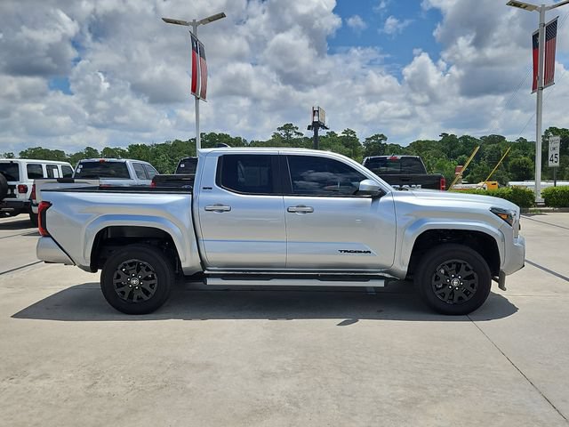 Used 2025 Toyota Tacoma SR5 AWD/4WD image 4