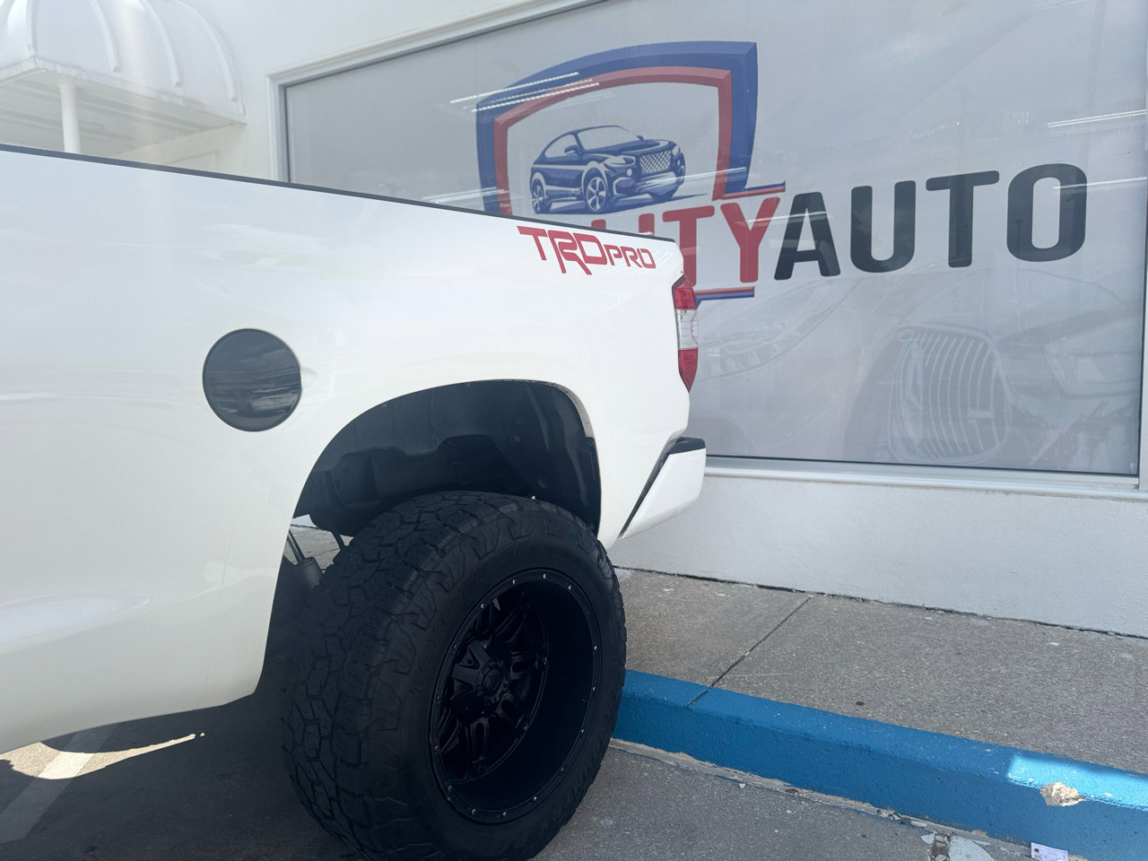 Used 2014 Toyota Tundra SR5 image 12