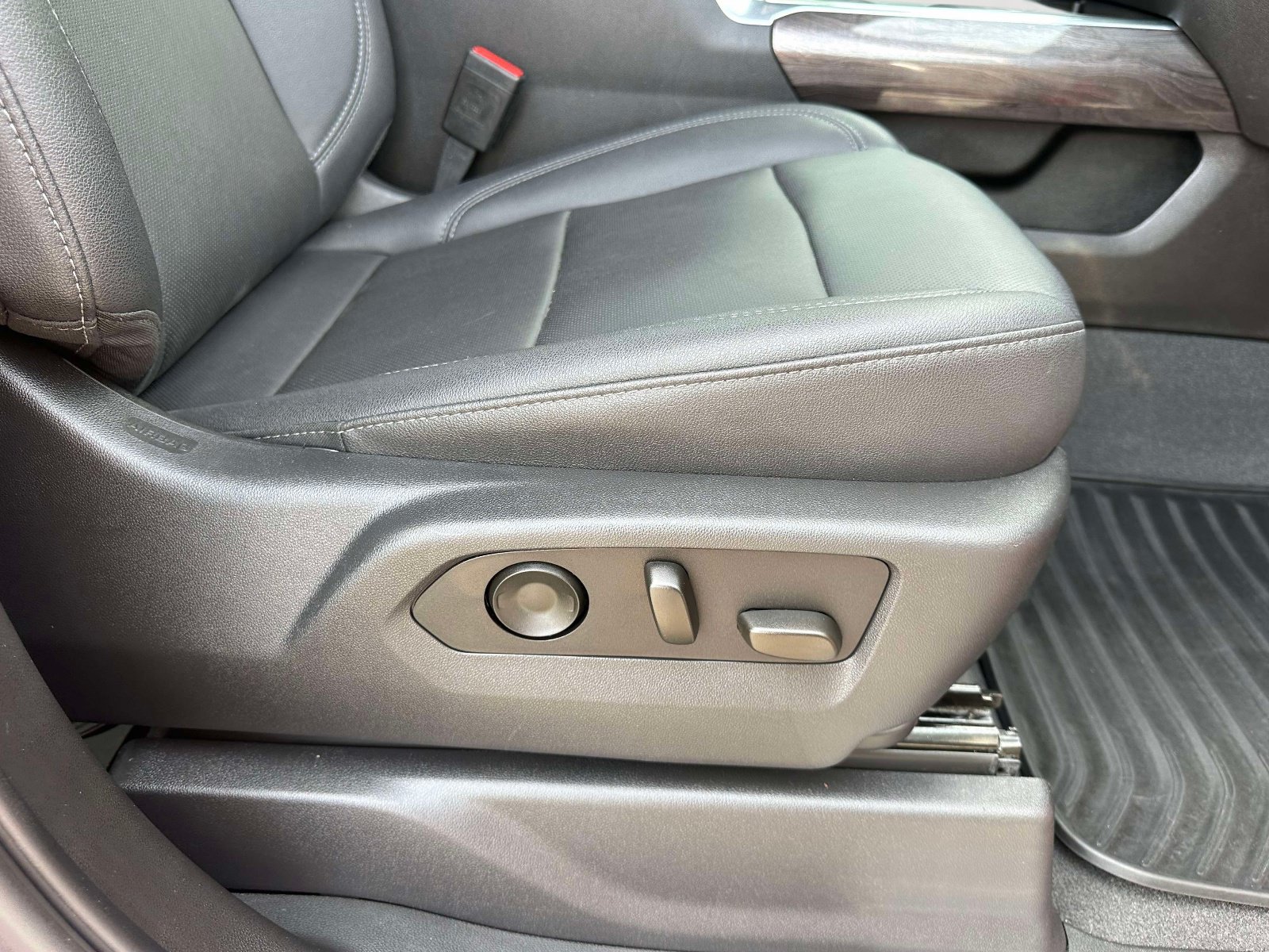 Used 2023 Chevrolet Silverado 1500 LTZ AWD/4WD image 25