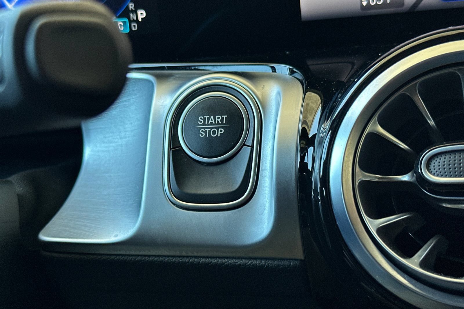 Certified 2024 Mercedes-Benz EQB 300 4MATIC image 29