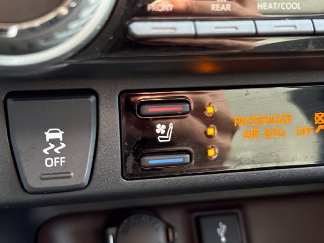 Used 2021 Toyota RAV4 Limited AWD/4WD image 36