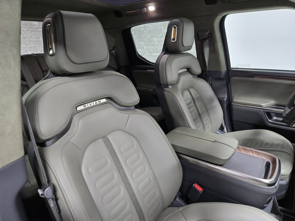 Used 2022 Rivian R1T Adventure image 51