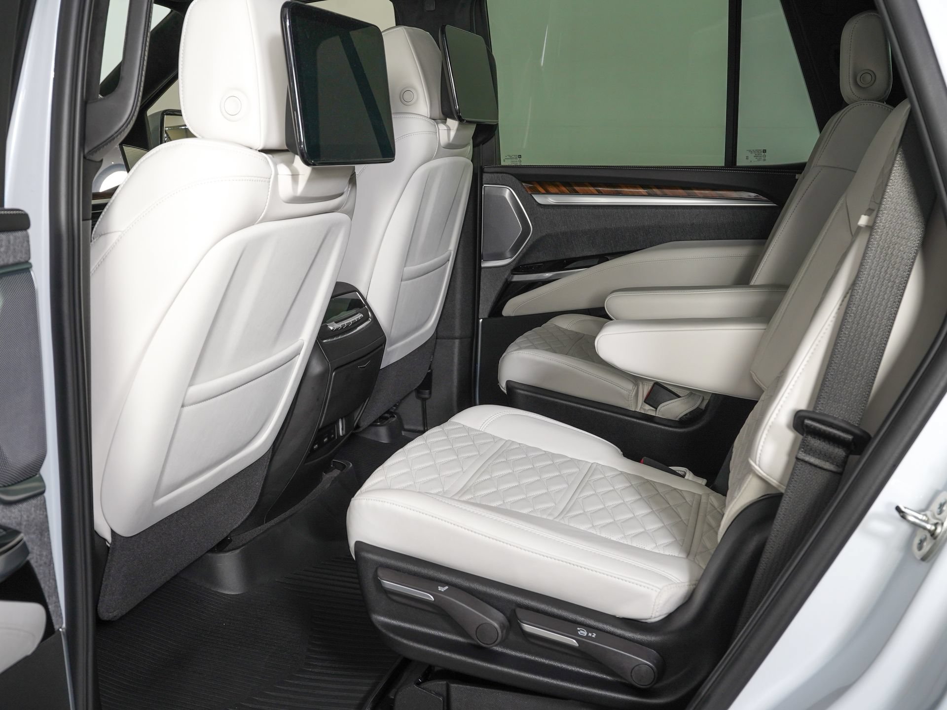 Used 2026 Cadillac Escalade Platinum Luxury w/ LPO, Floor Liner Package AWD/4WD image 15