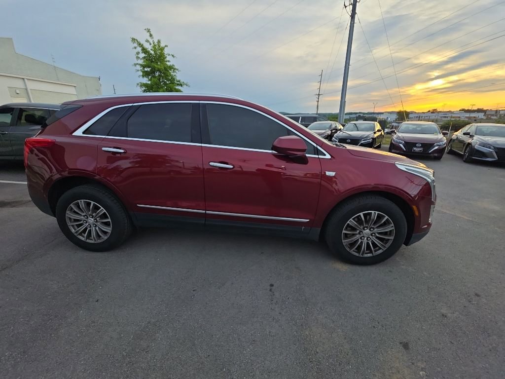 Used 2017 Cadillac XT5 Luxury w/ Driver Awareness Package FWD image 6