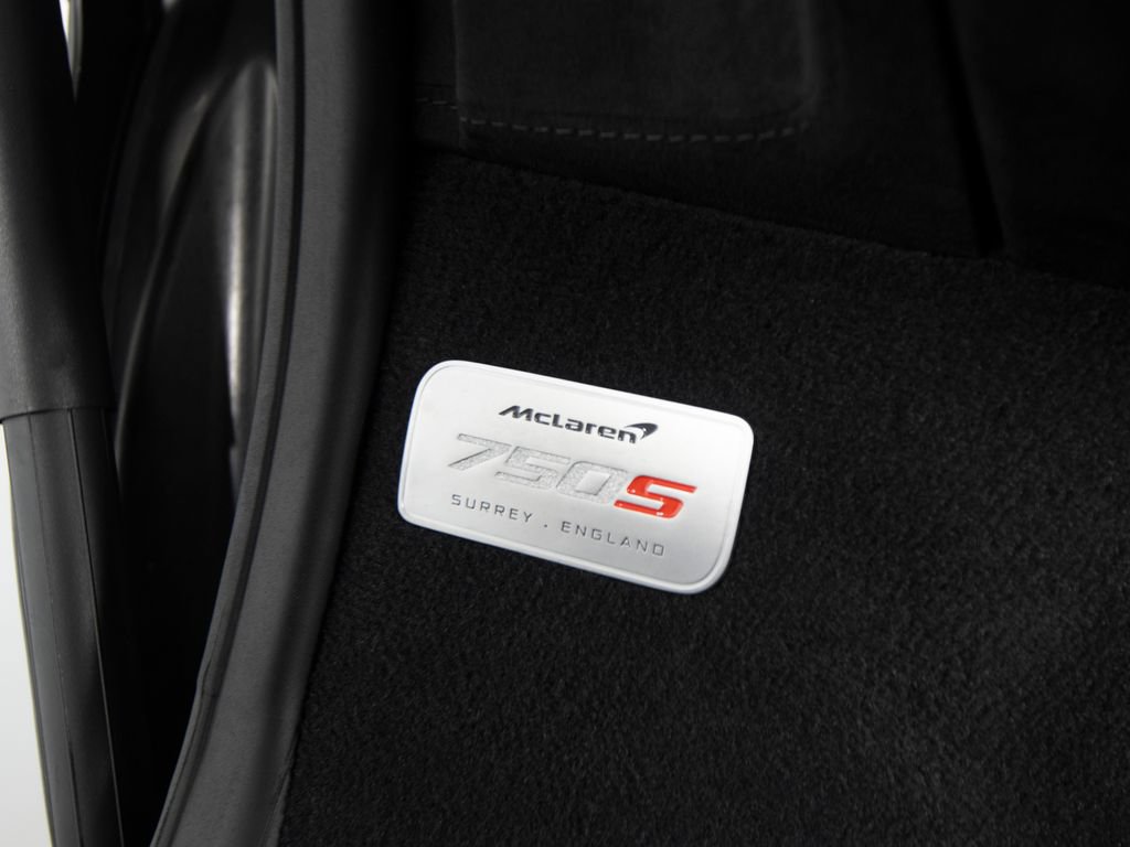 Used 2024 McLaren 750S Spider RWD image 19
