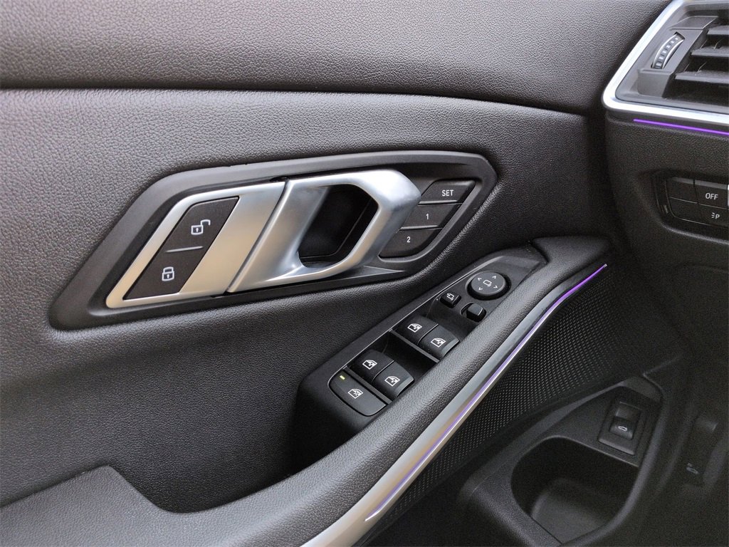 Used 2021 BMW 330i xDrive Sedan w/ Convenience Package image 28