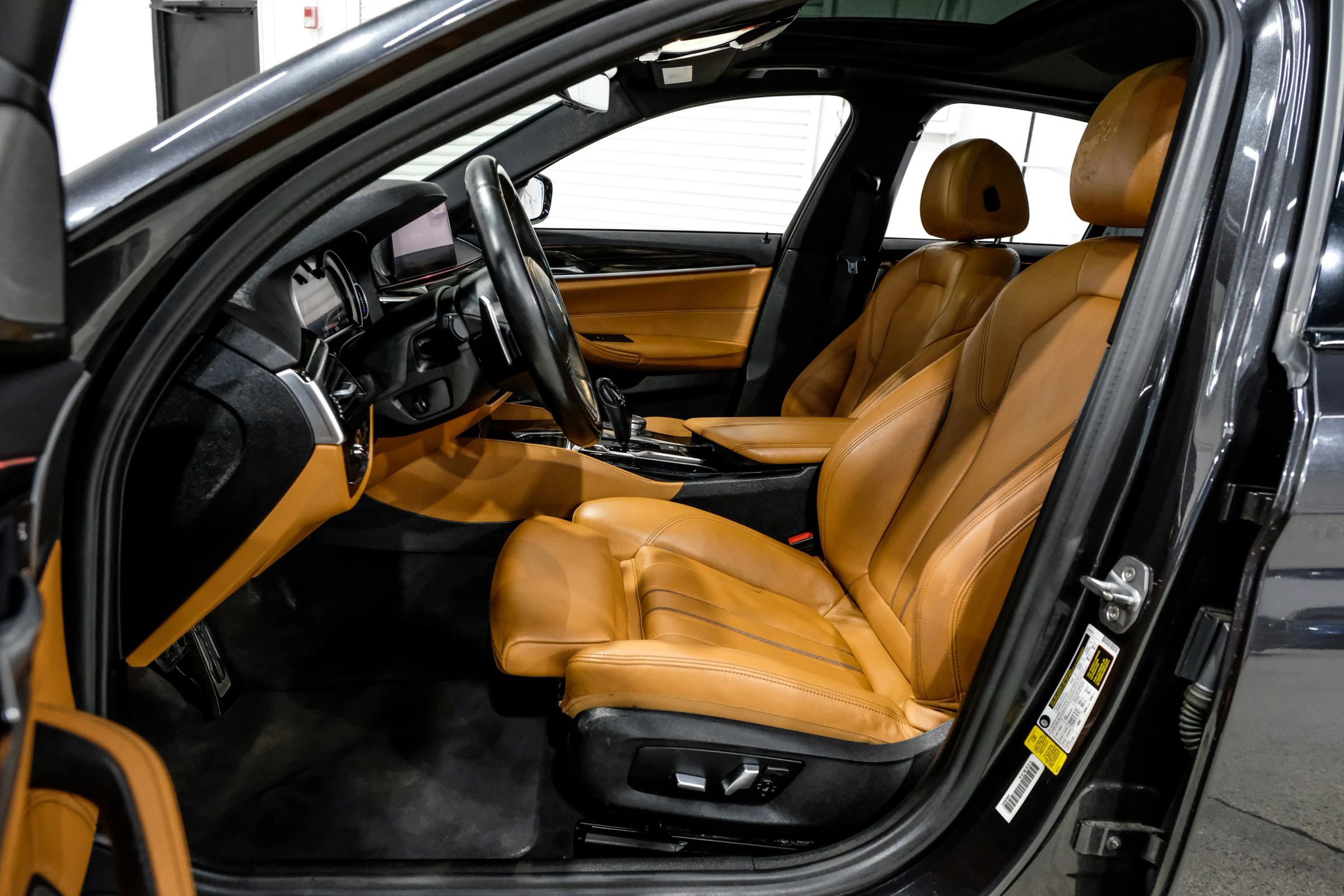 Used 2019 BMW 540i w/ M Sport Package RWD image 23