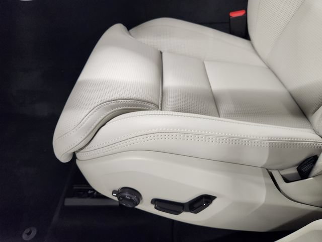 New 2026 Volvo XC60 T8 Ultra w/ Protection Package Premier AWD/4WD image 24