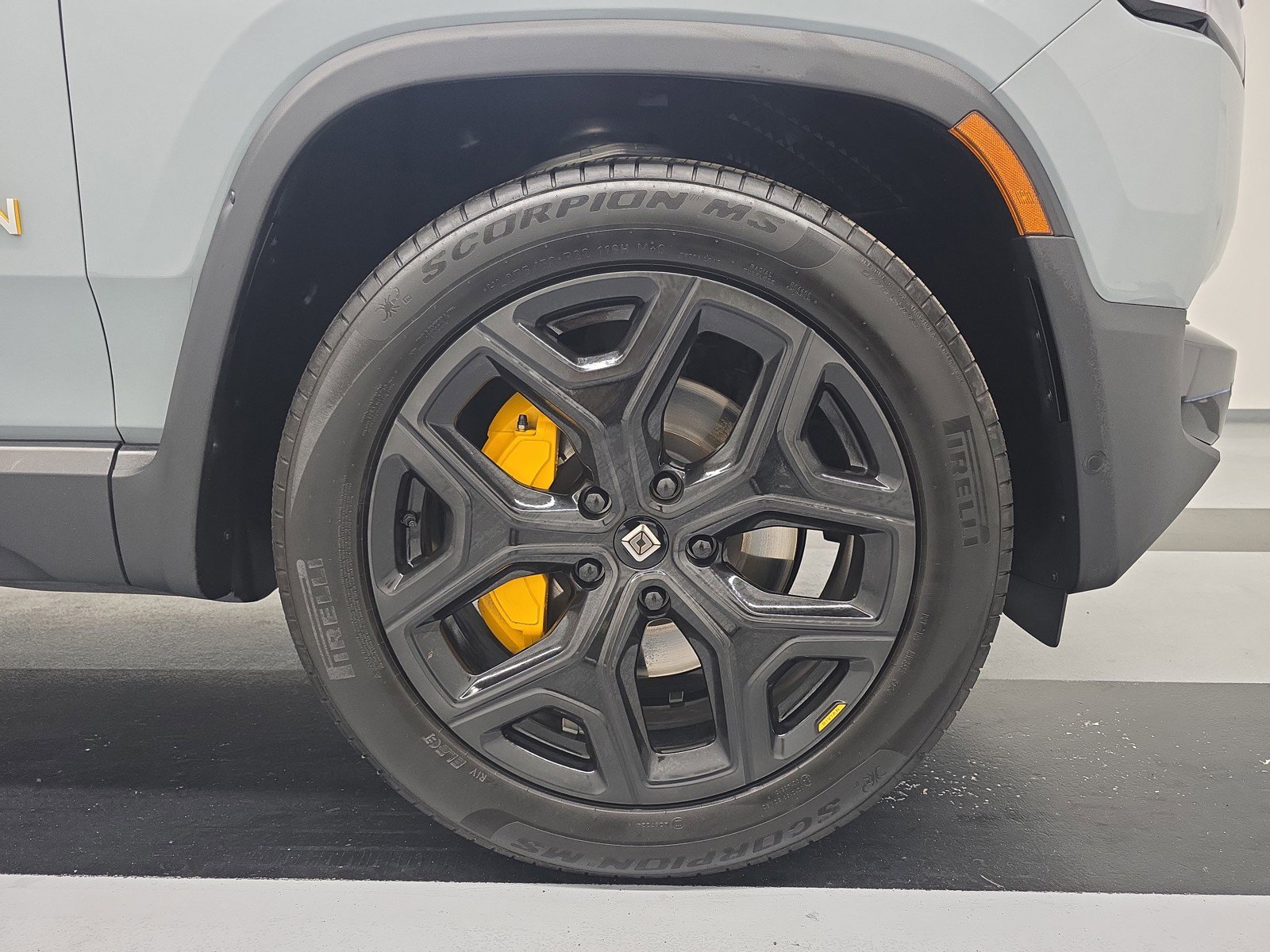 Used 2024 Rivian R1S Adventure AWD/4WD image 11