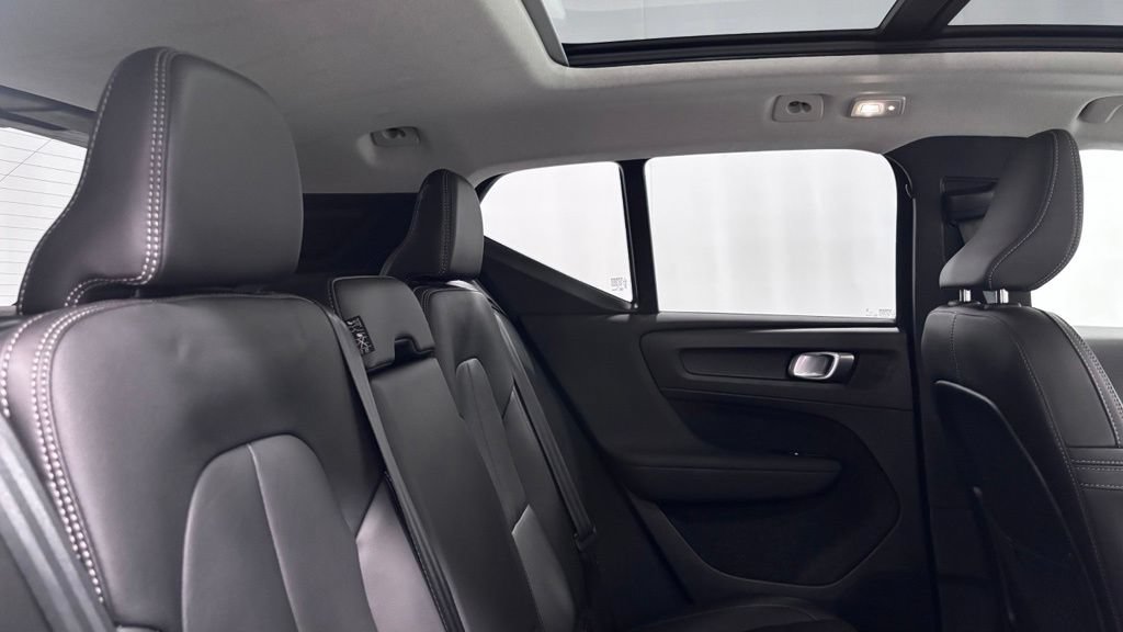 Certified 2026 Volvo XC40 B5 Plus AWD/4WD image 25
