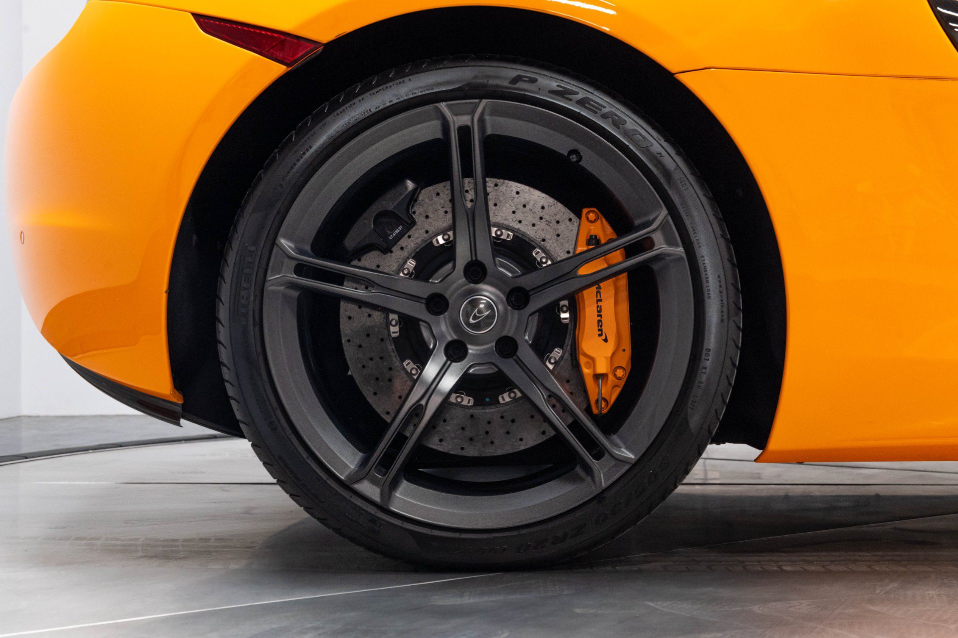 Used 2015 McLaren 650S Spider RWD image 28