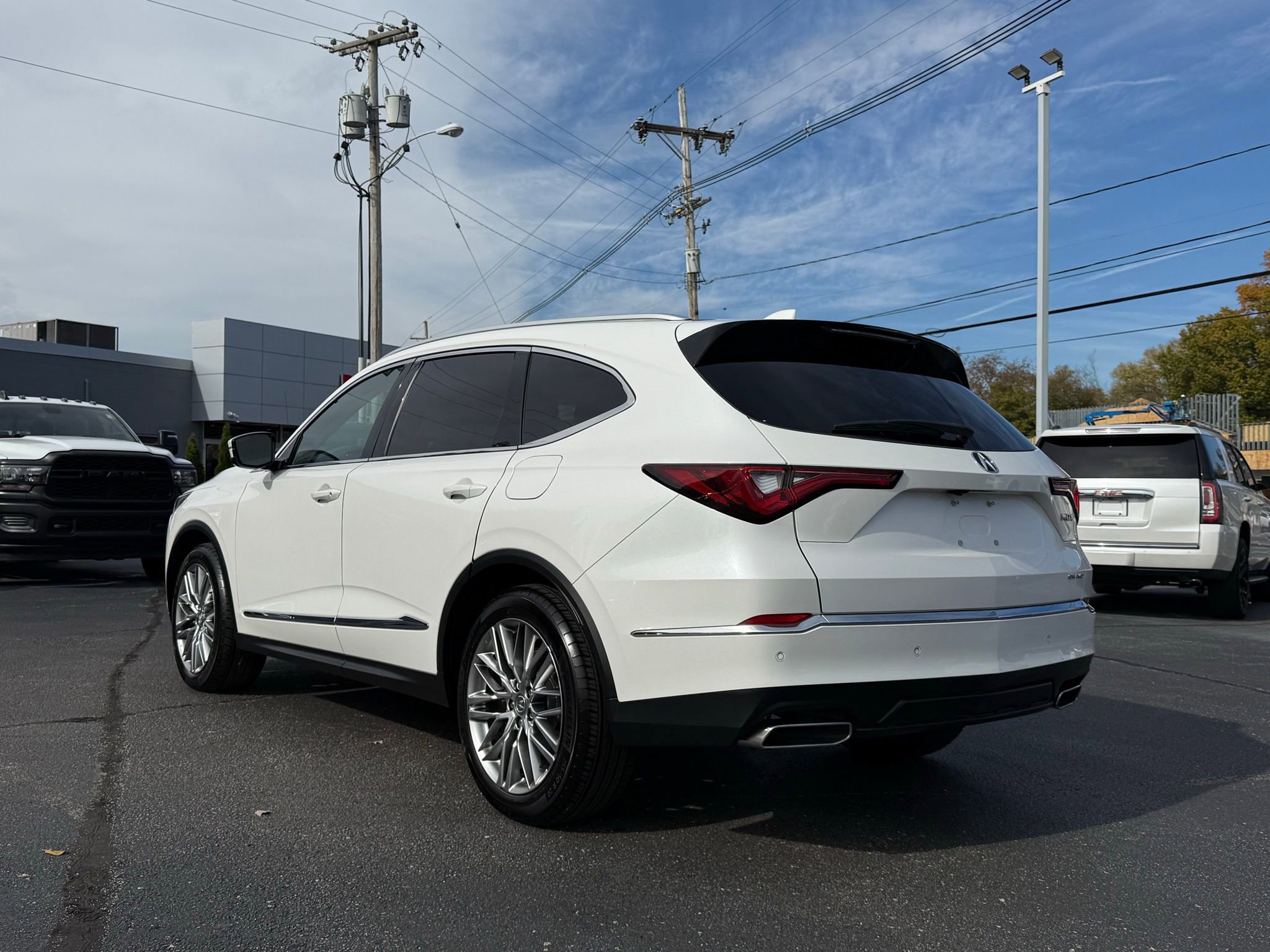 Used 2022 Acura MDX SH-AWD w/ Advance Package image 3