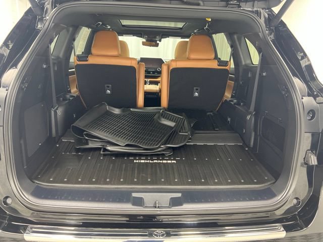 Used 2024 Toyota Highlander Platinum AWD/4WD image 8