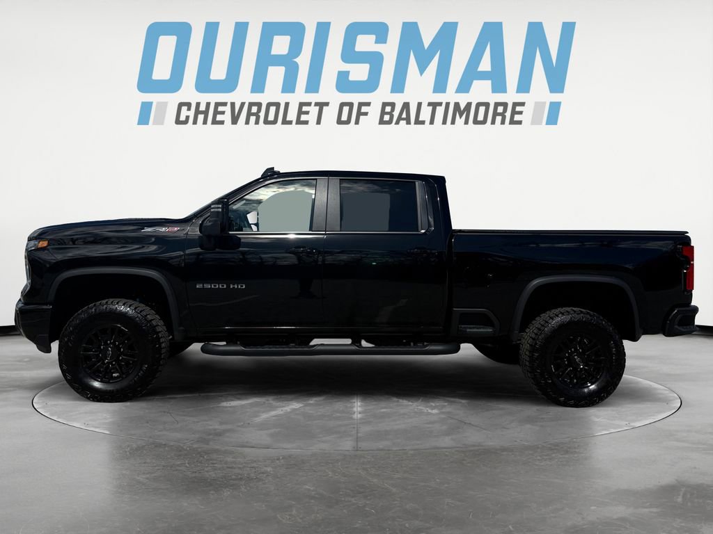 Used 2025 Chevrolet Silverado 2500 ZR2 w/ Technology Package image 3