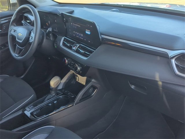Used 2025 Chevrolet TrailBlazer LT w/ Driver Confidence Package image 26