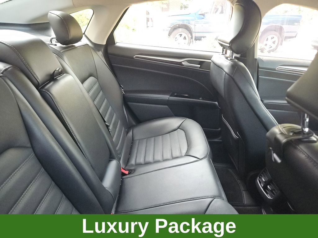 Used 2016 Ford Fusion SE w/ Equipment Group 202A FWD image 8