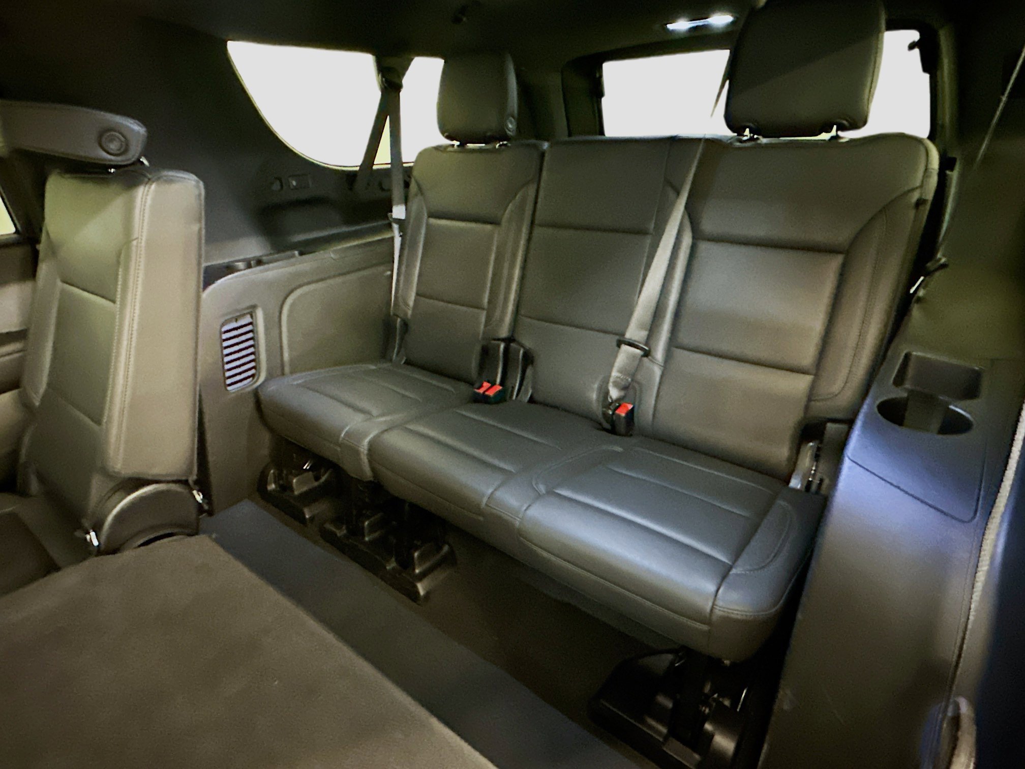 Used 2025 Chevrolet Suburban LT image 30