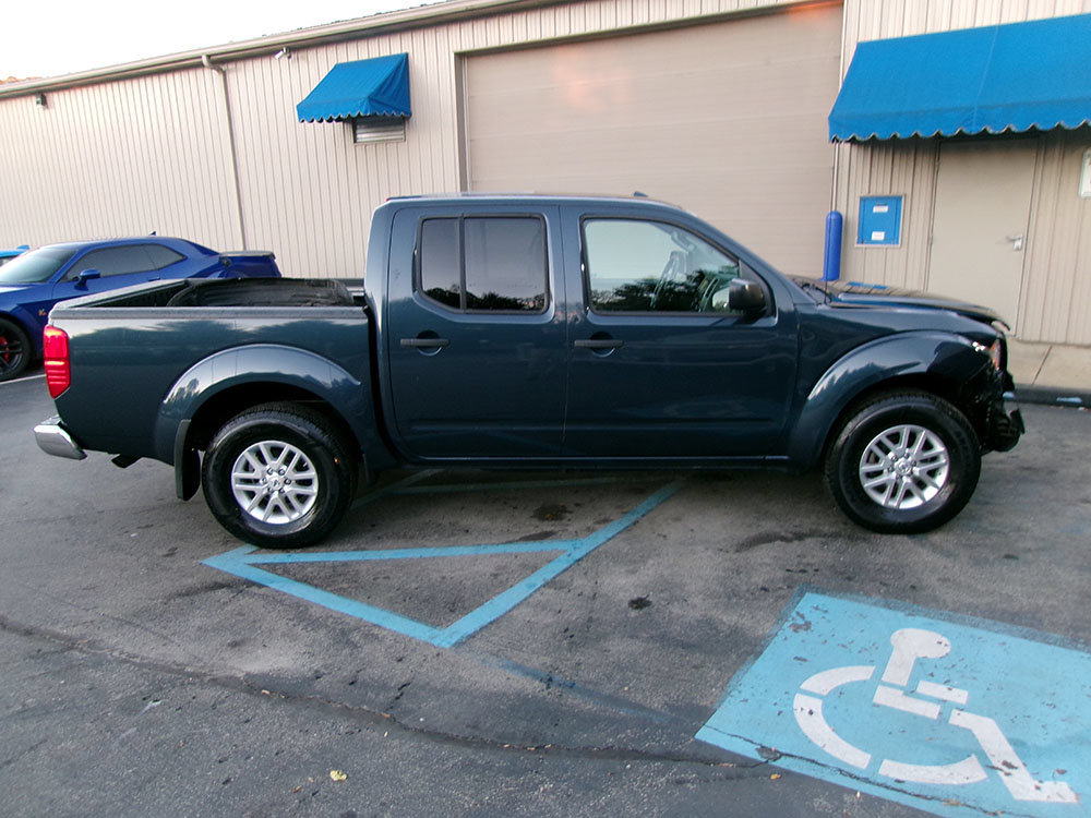 Used 2017 Nissan Frontier SV w/ SV Value Truck Package AWD/4WD image 2