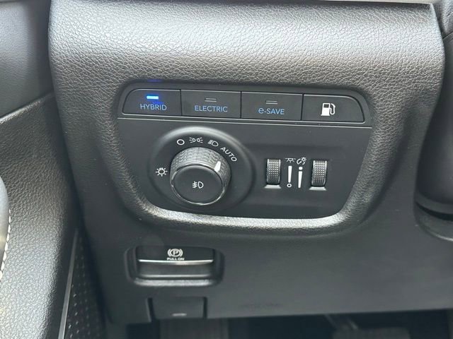 Used 2022 Jeep Grand Cherokee Limited 4xe image 18