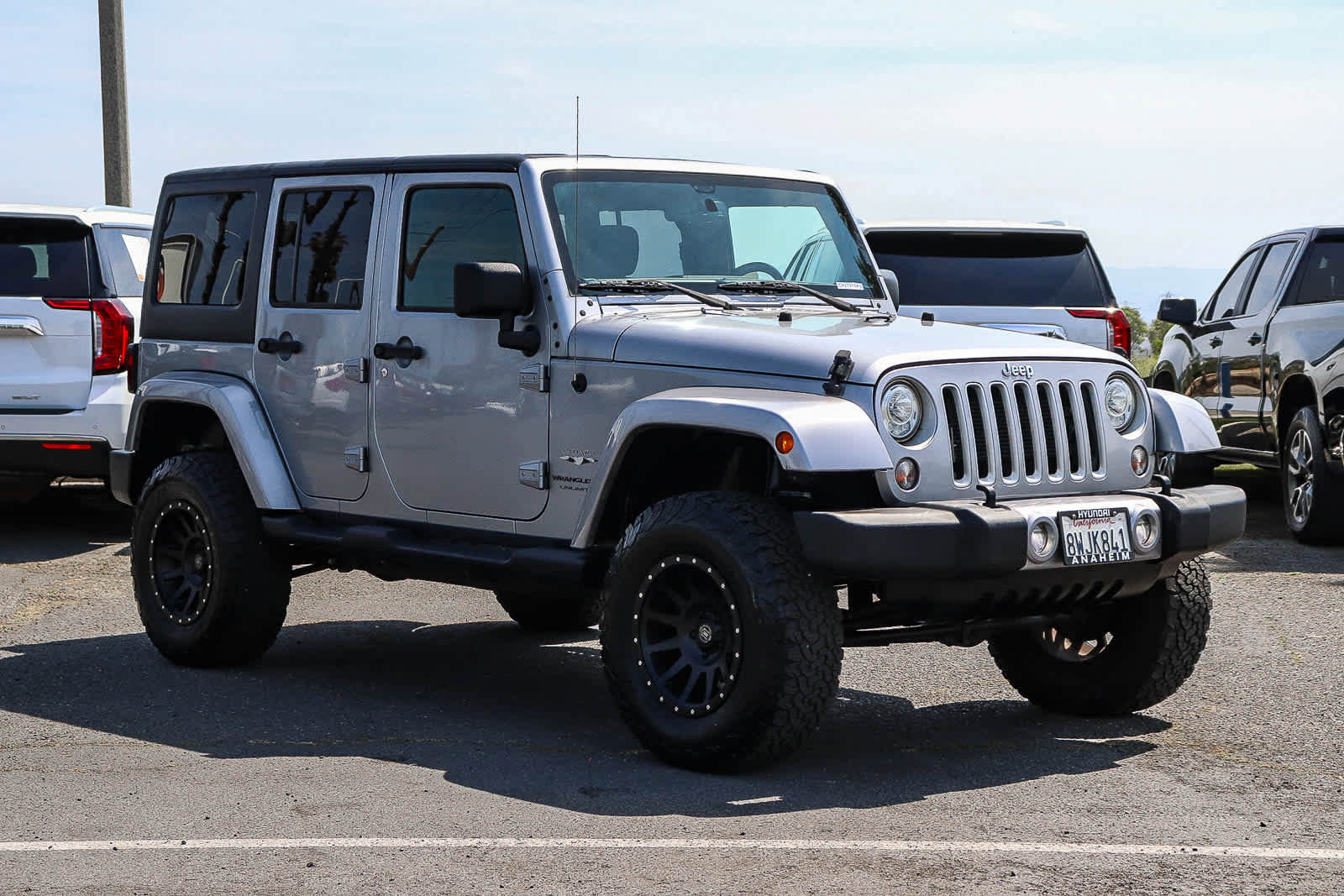 Used 2018 Jeep Wrangler Unlimited Sahara AWD/4WD image 3
