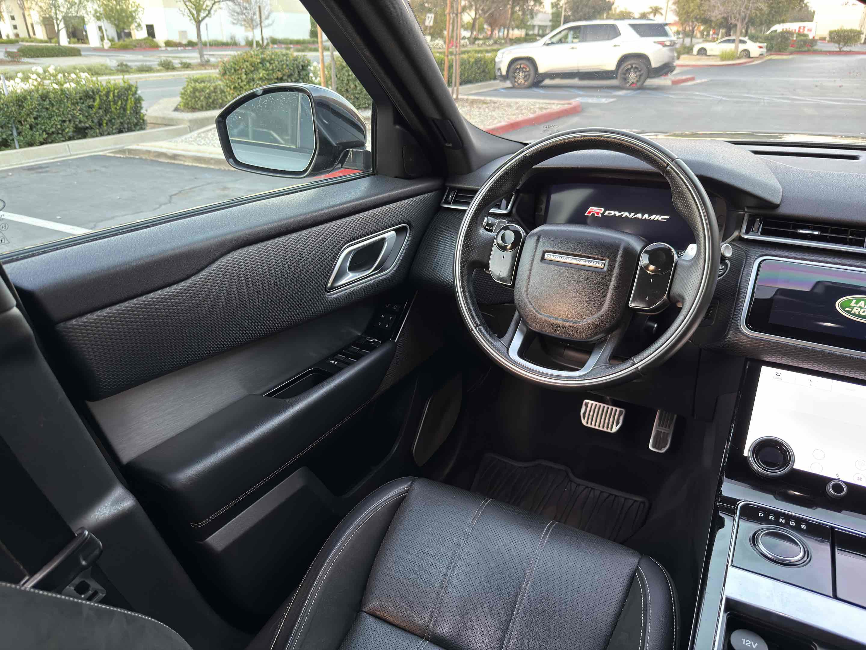 Used 2018 Land Rover Range Rover Velar R-Dynamic SE image 31