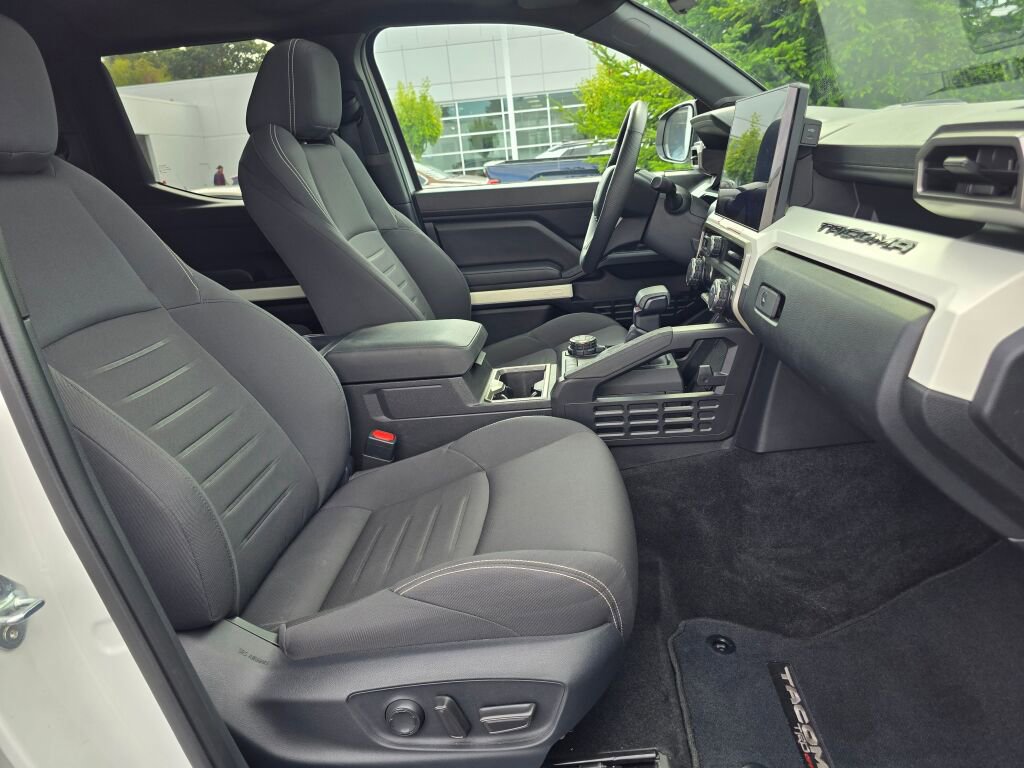 Used 2024 Toyota Tacoma TRD Off-Road image 41