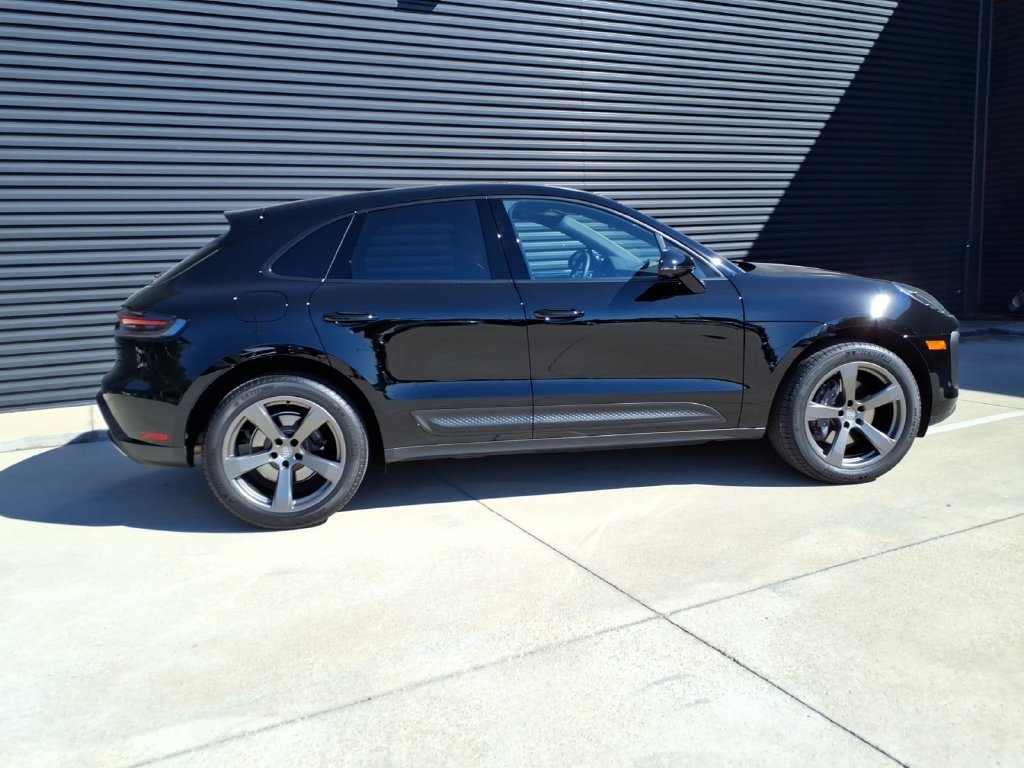Certified 2026 Porsche Macan AWD/4WD image 7
