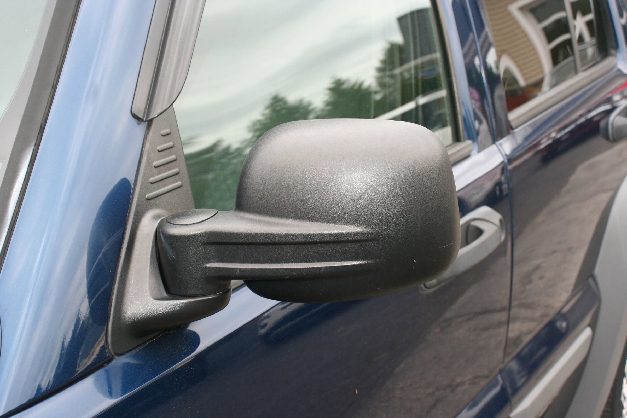 Used 2005 Jeep Liberty Sport AWD/4WD image 21