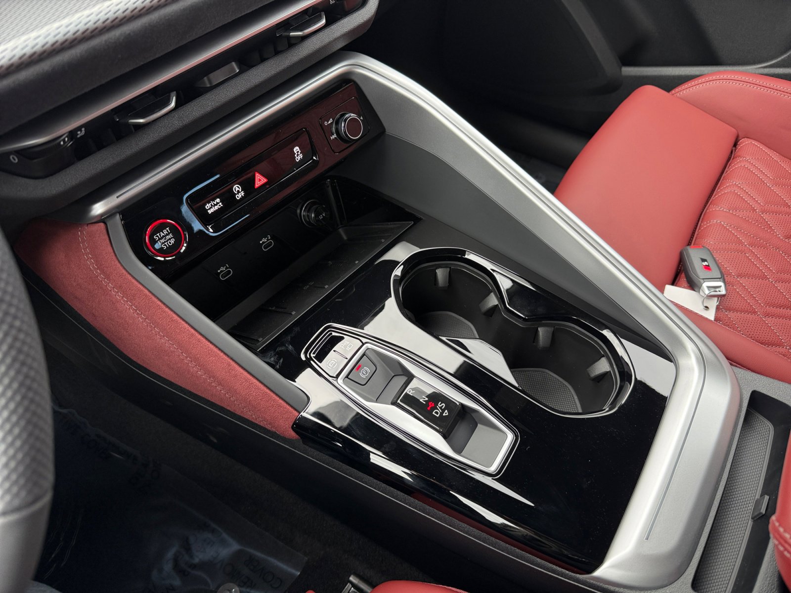 New 2025 Audi SQ5 Prestige image 13