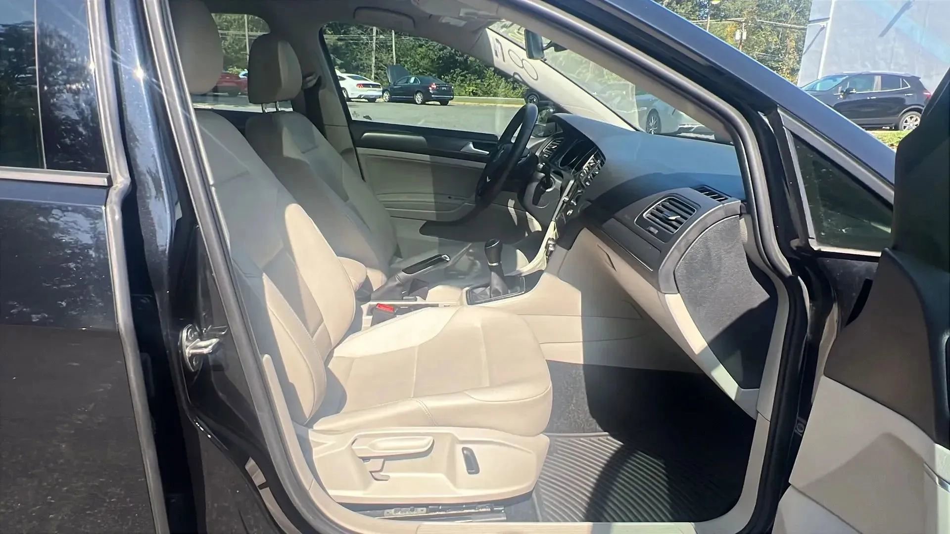 Used 2020 Volkswagen Golf 4-Door image 33