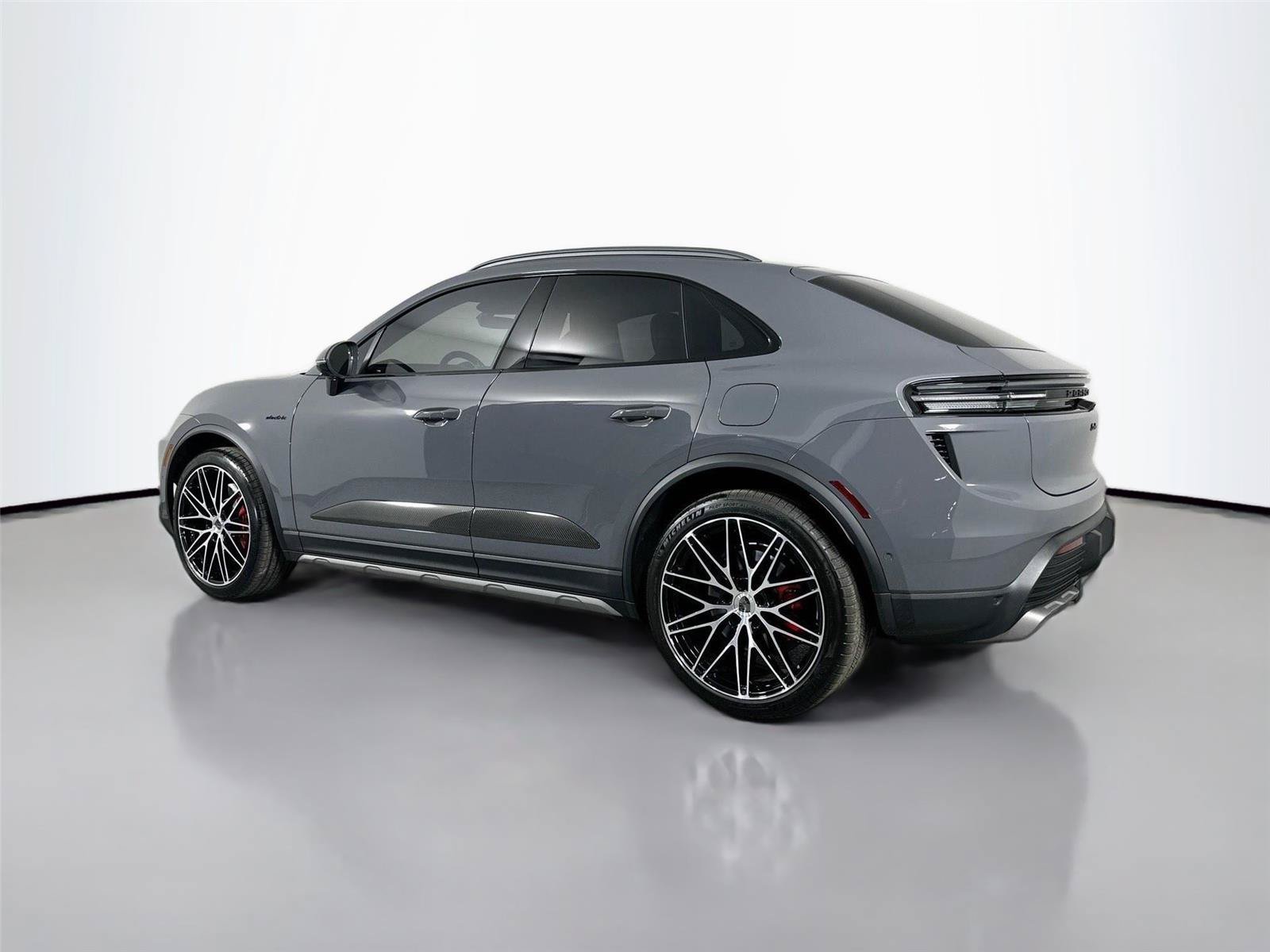 Certified 2025 Porsche Macan Turbo Electric AWD/4WD image 3